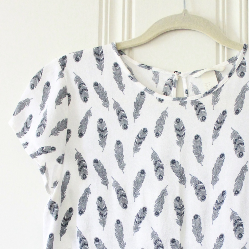 H&M size 4 Feather Print Top